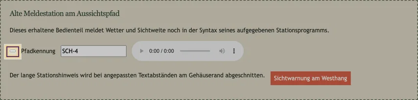 Alte Meldestation am Aussichtspfad mit Pfadkennung SCH-4 und Audiosteuerung. Markiert ist der kleine leere Button links vor der Pfadkennung; sein Attribut aria-labl ist falsch geschrieben.
