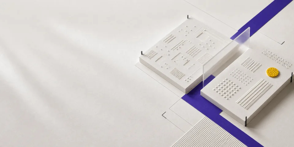 Tastbare Rasterfelder liegen beidseits einer transparenten Trennwand.